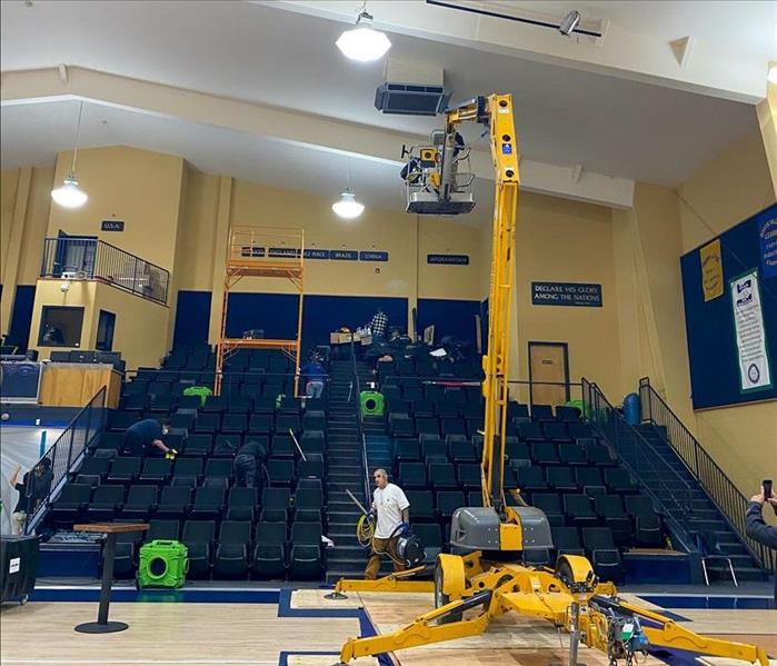 SERVPRO equipment set up to dry a large flood loss in a San Diego gymnasium.